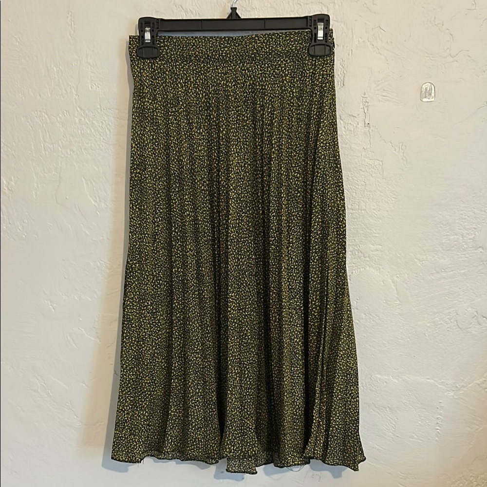 Elegant Pleated Green Women's Skirt